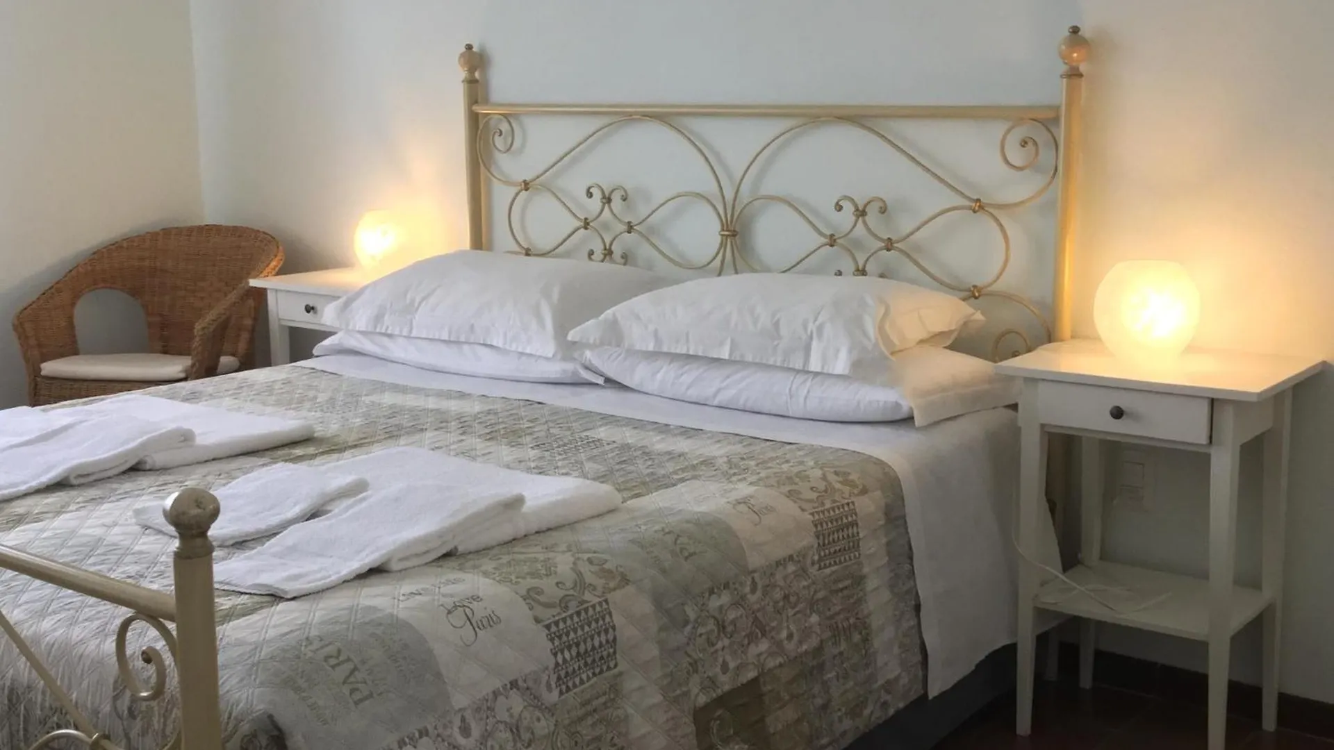 Bed & Breakfast B&B Cherry En Rose Lezzeno Italy