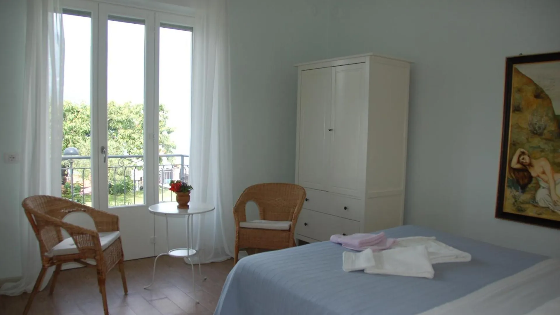 B&B Cherry En Rose Lezzeno Bed and breakfast
