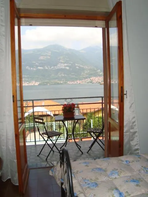 B&B Cherry En Rose Lezzeno Bed and breakfast
