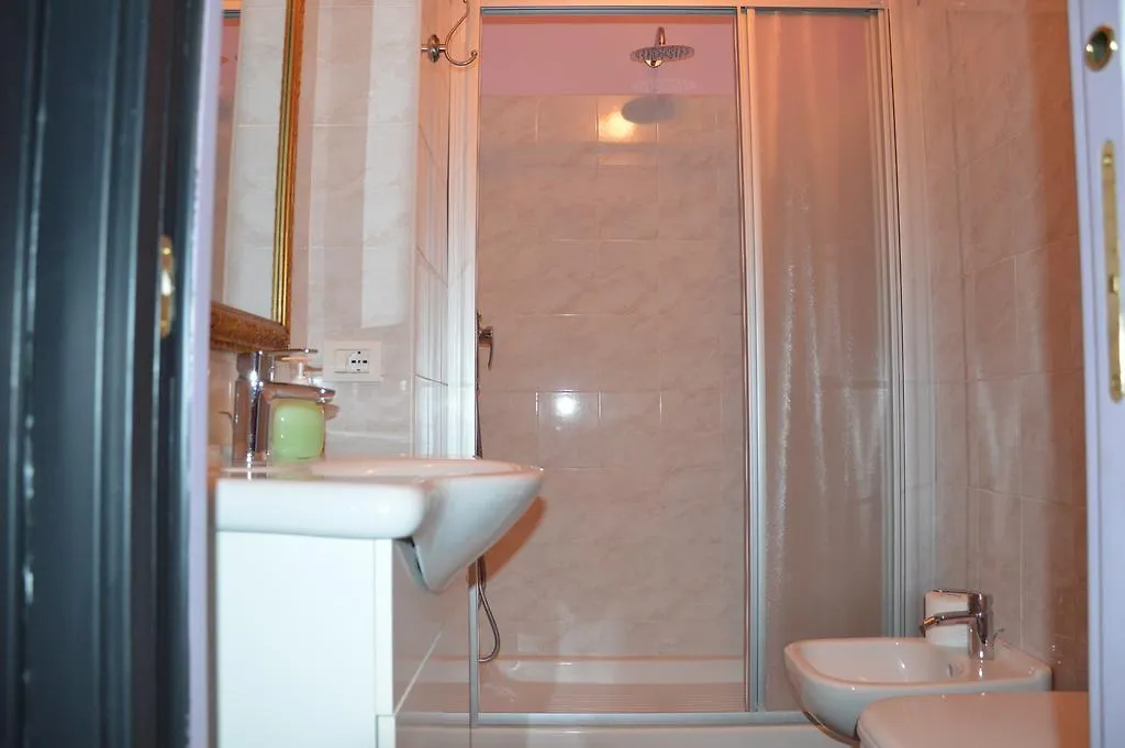 B&B Cherry En Rose Lezzeno 0*,  Italia