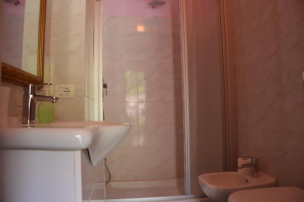 B&B Cherry En Rose Lezzeno Bed and breakfast