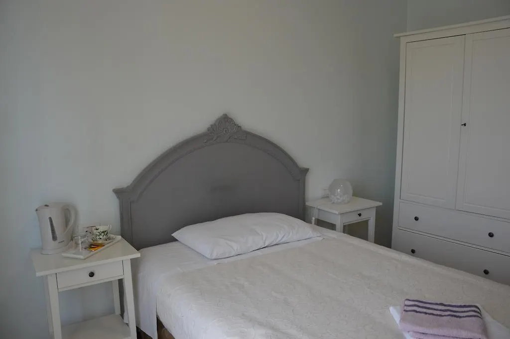 B&B Cherry En Rose Lezzeno Bed & Breakfast